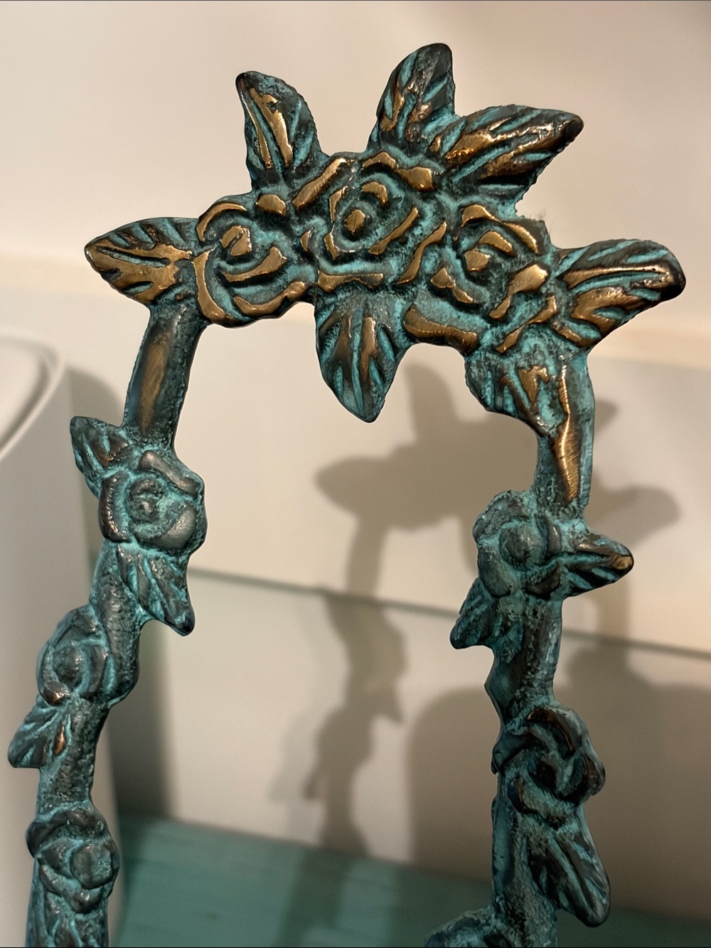 Decorative Floral Metal Easel Stand Green Patina cottagecore shabby ROSES - Picture 2 of 5